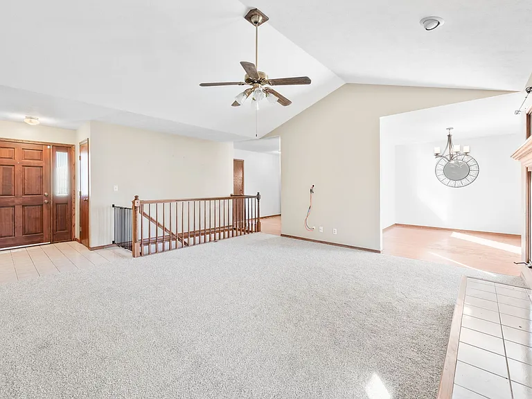 1814 N Redbarn Ln — Photo 3