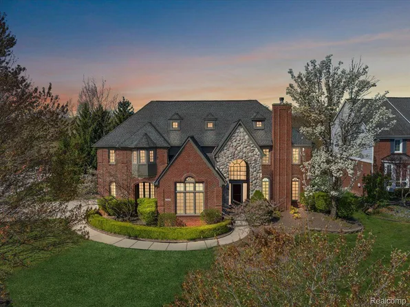 23537 Broadmoor Park Ln, Novi, MI 48374