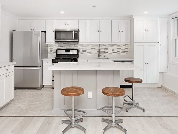 4th image of 1125 Union St #8