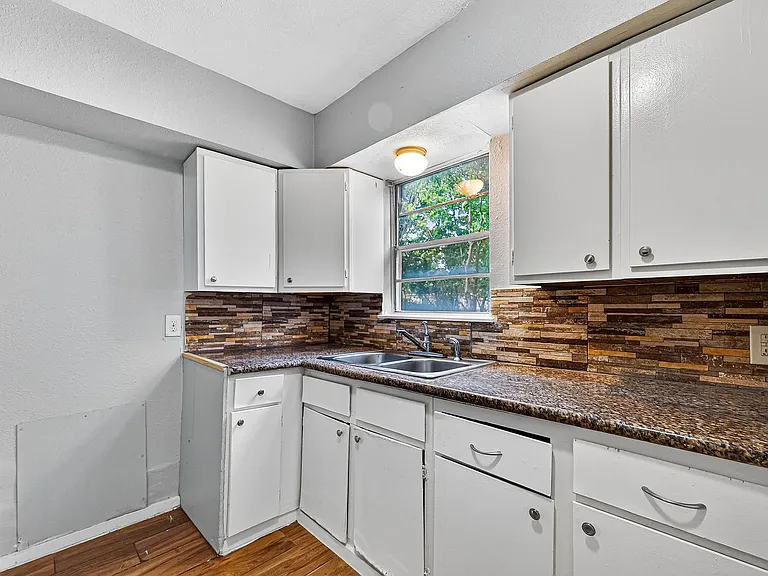 10106 Sierra Dr — Photo 7