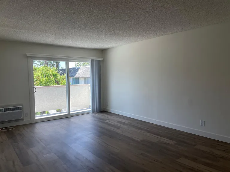 2bed+1bath Living area.
--
*Floor plans are digital renderings. All dimensions are approximate. Actual product and specifications may vary in dimension or detail. Not all features are available in every apartment. Prices and availability are subject to ch