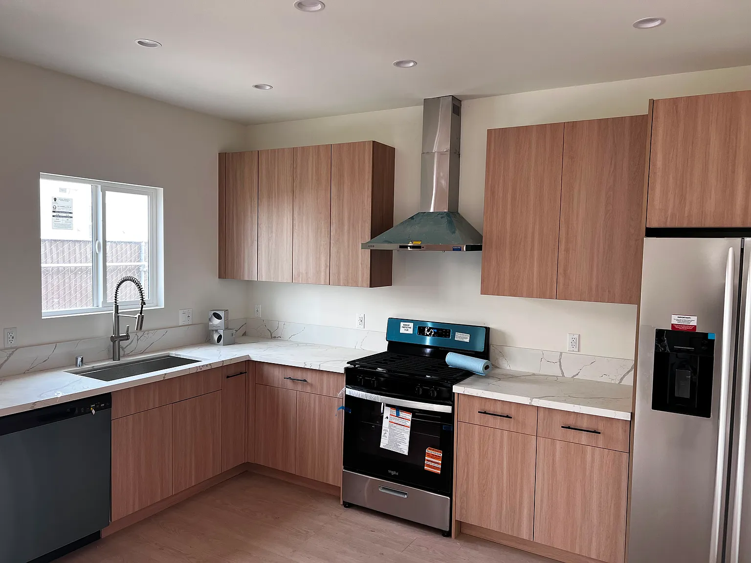 2 bed, 750 sqft, $3,495 — Photo 4