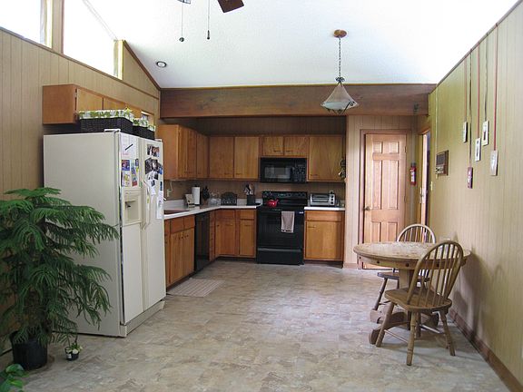 Kitchen/Den