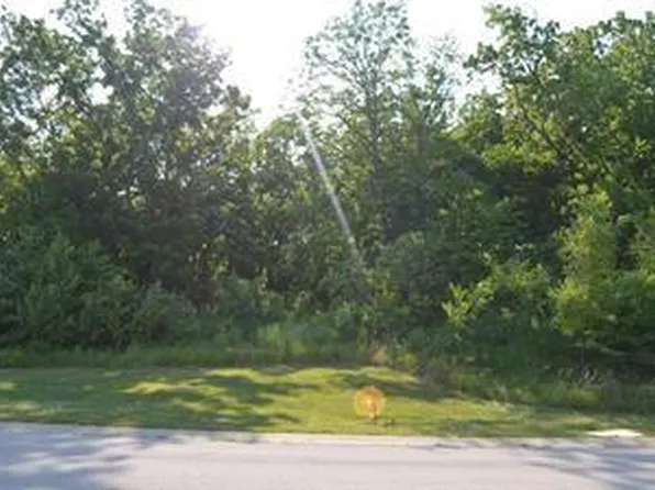 6842 N Myrtle Ct, Kansas City, MO 64119