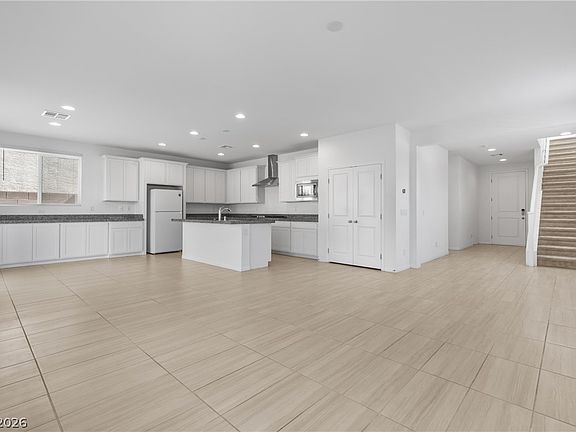 3rd image of 4729 Challenger St