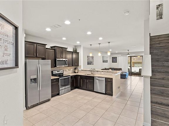 4th image of 1072 Pavia Dr