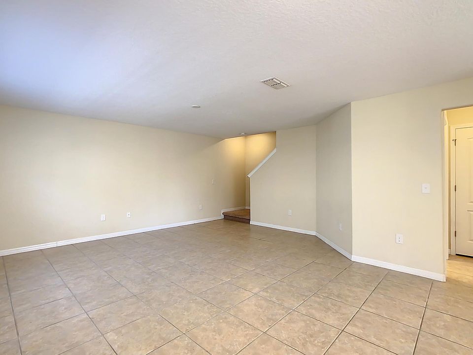 1st image of 330 Carina Cir