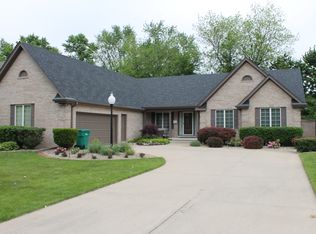 8425 Castle Dr, Munster, IN 46321