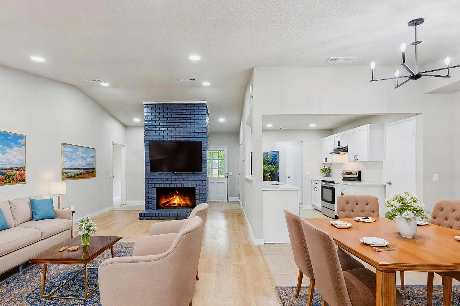 4 bed, 2.0 bath, 2092 sqft, $1,139 — Photo 3