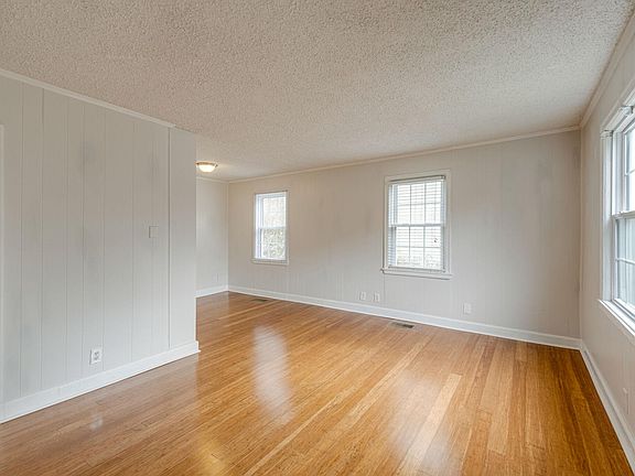 4th image of 725 Oneida Ave