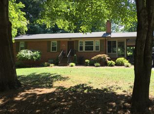 307 Piccadilly Dr, Winston Salem, NC 27104