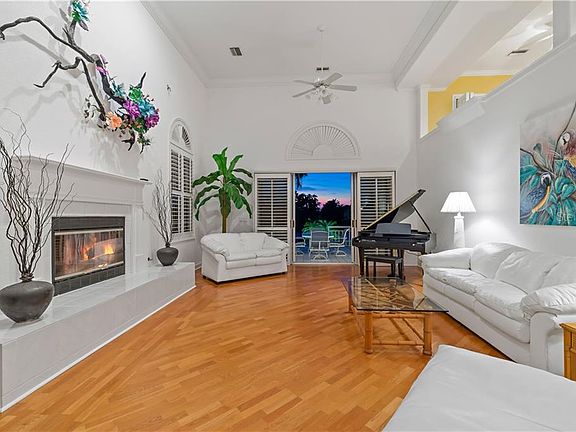 3rd image of 870 Pinellas Bayway S