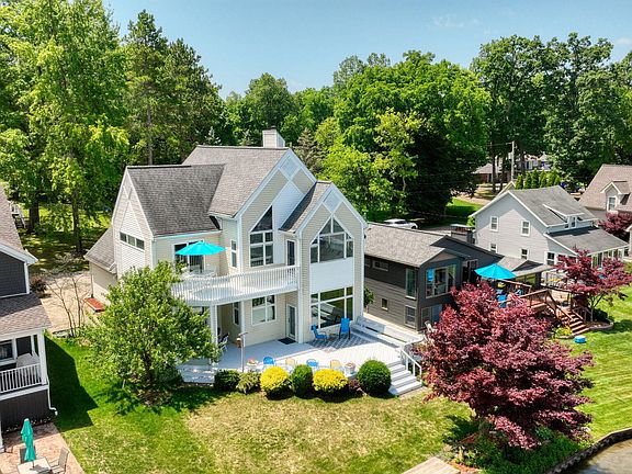 2nd image of 413 Oakwood Ave