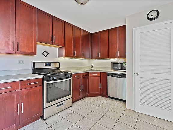 4th image of 1206 Pacific St #4G