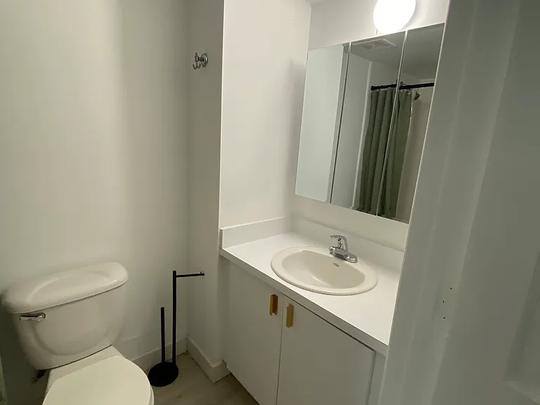 418 SW 10th St #2 — Photo 9