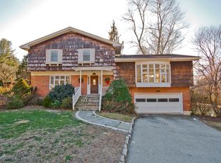 8 Doris Ln, North Tarrytown, NY 10591