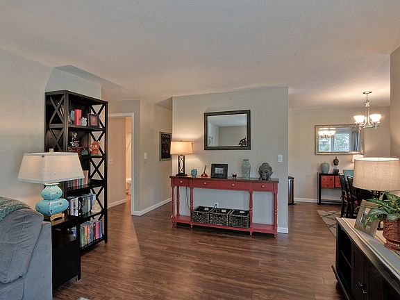 4th image of 19428 Aurora Ave N #136