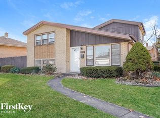 10100 Lawrence Ct, Oak Lawn, IL 60453