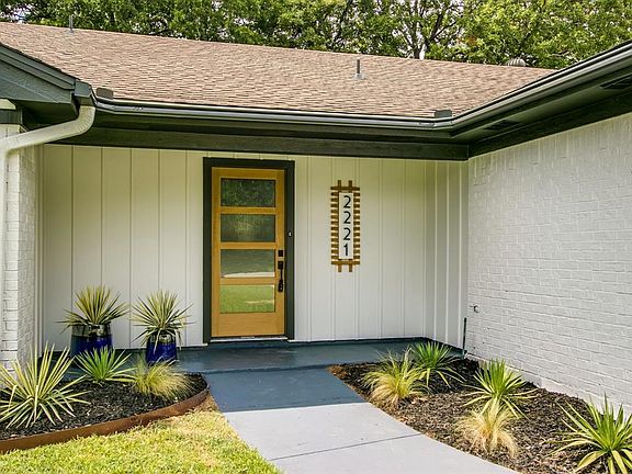 3rd image of 2221 Cambridge Dr