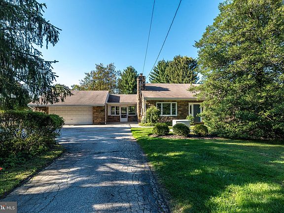 3rd image of 932 Croton Rd