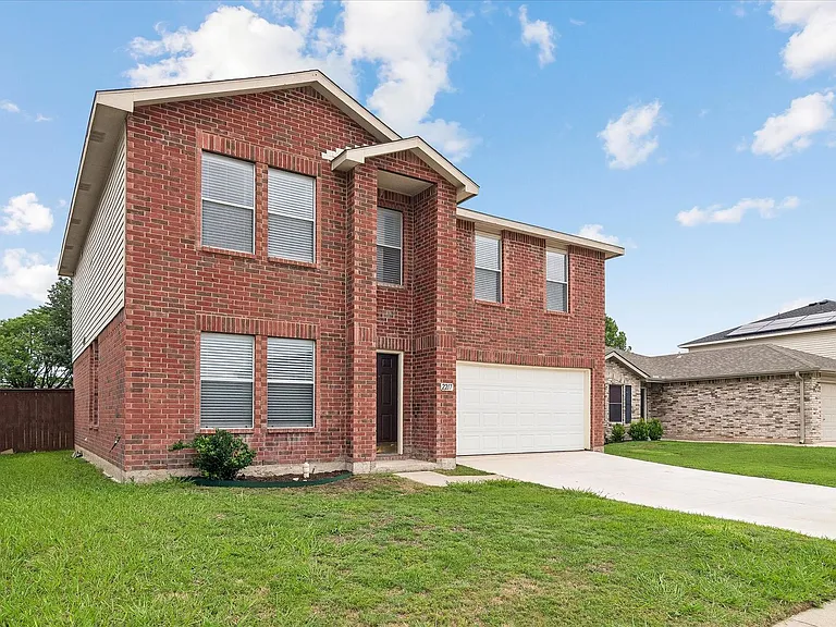 2217 Bradford Pear Dr — Photo 2