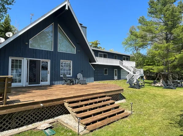 359 Wickman Dr, Washington Island, WI 54246