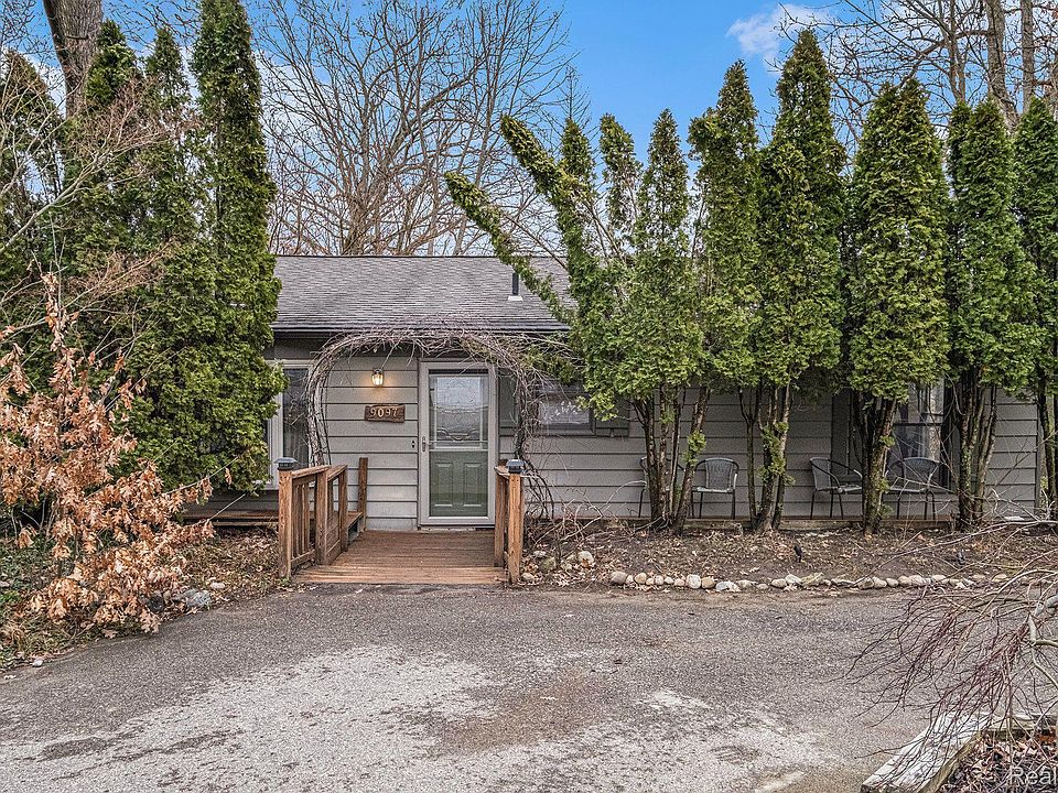 1st image of 9097 Sherwood Dr