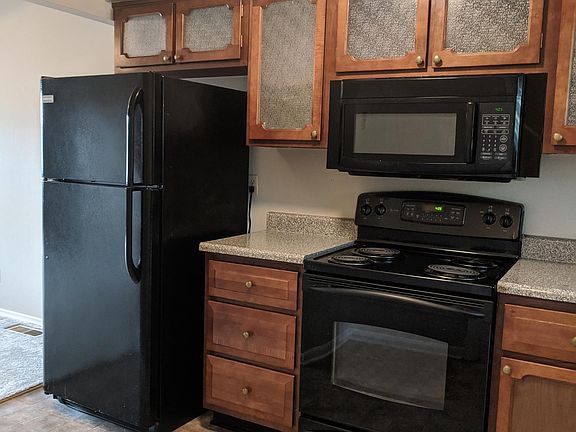 3rd image of 8538 W 85th St