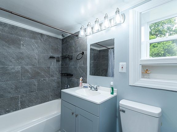 2nd image of 4510 Colonial Dr