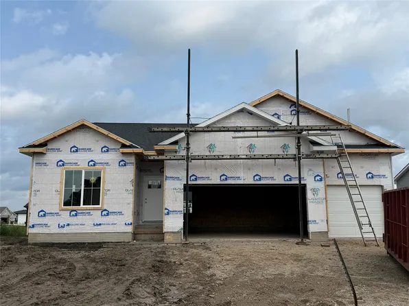 665 NW Georgetown Dr, Waukee, IA 50263