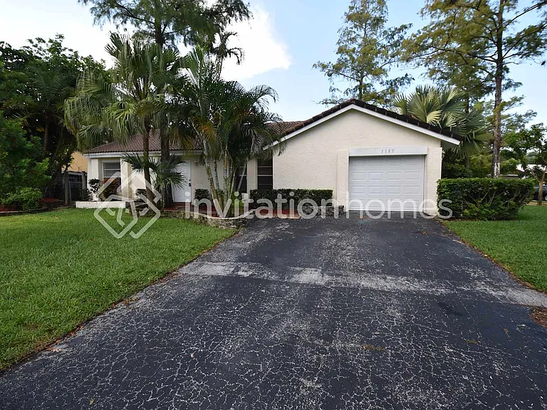 1185 NW 90th Ln — Photo 1