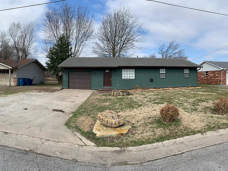 904 SE G St — Photo 21
