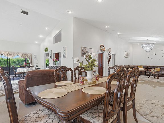 2nd image of 7040 Golf Pointe Circle