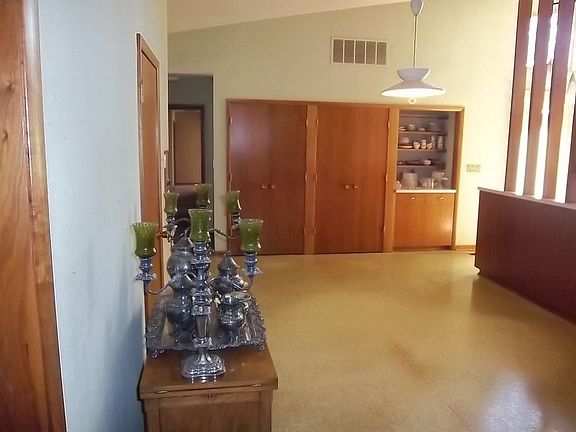 2nd image of 100 12th Ave NE