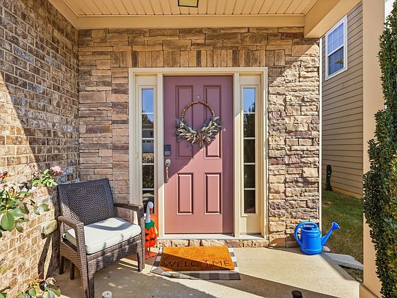 5th image of 1025 Hemlock Dr