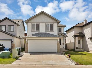 218 N Saddlefield Pl NE, Calgary, AB T3J4Z3