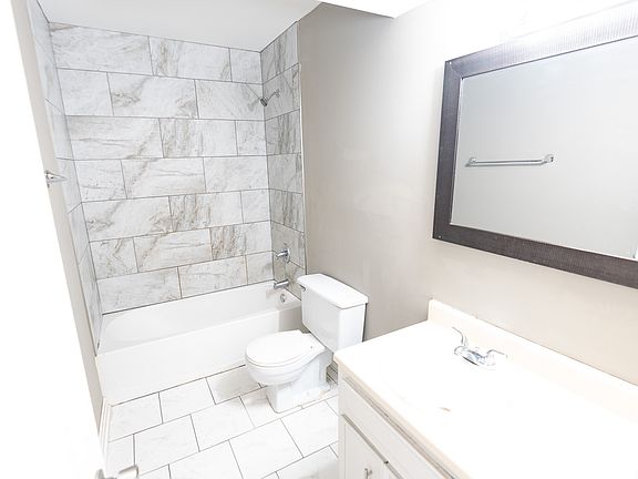 4th image of 635 3rd Ave NE #635