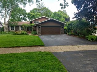 915 Ridgeland Ave, Mundelein, IL 60060
