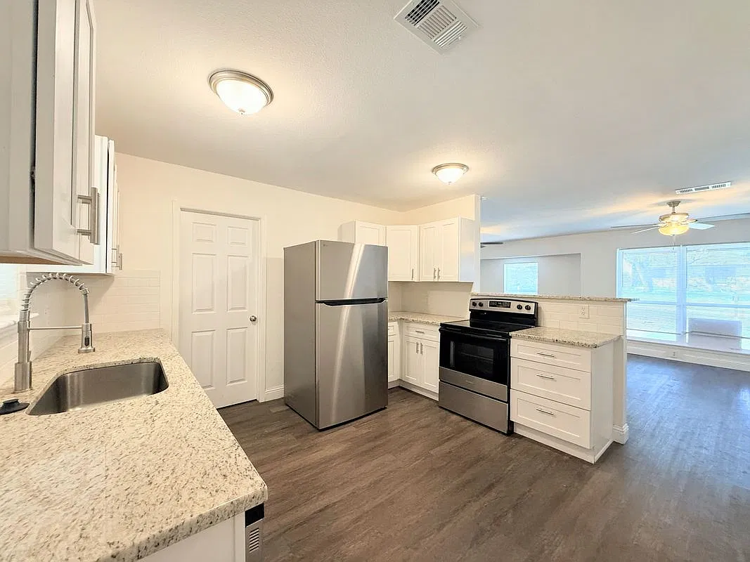 3 bed, 2.0 bath, 1387 sqft, $1,695 — Photo 4