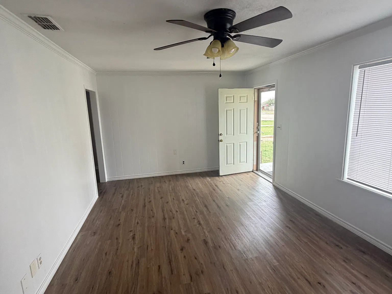 2 bed, 969 sqft, $1,000 — Photo 3