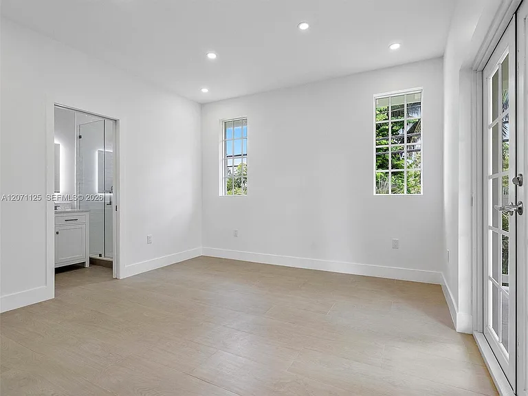 112 Florida Ave — Photo 16