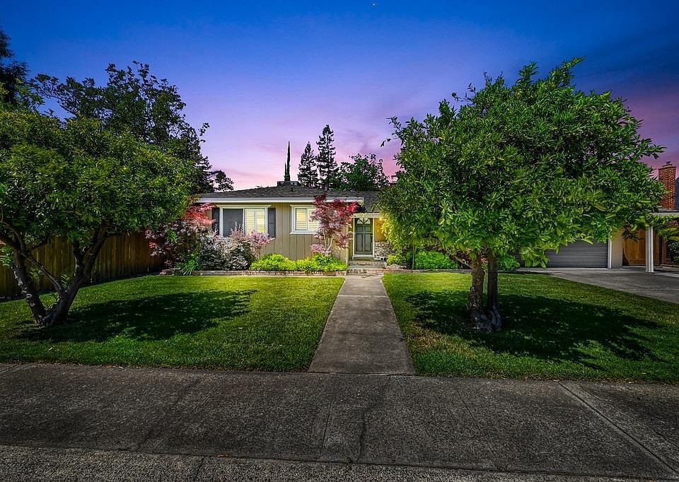 1st image of 2505 El Vita Way