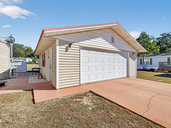 3rd image of 16571 SE 102nd Court Rd