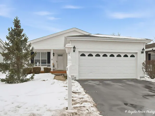 54 Rocking Horse Ln, Grayslake, IL 60030