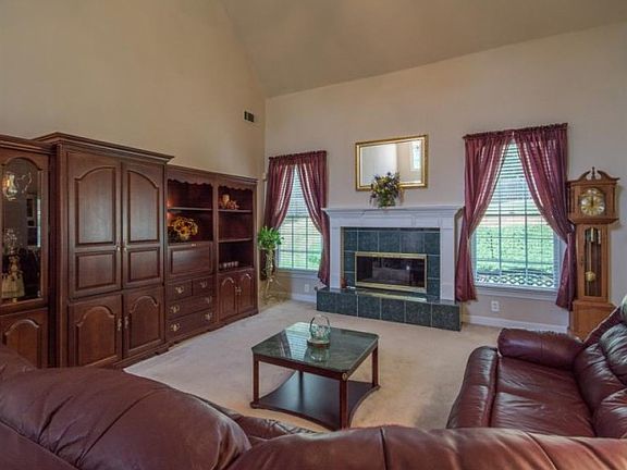 4th image of 1190 Arbor Creek Dr