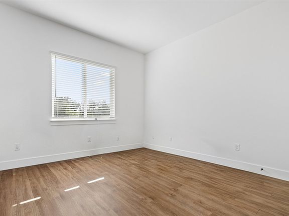 5th image of 1811 Webberville Rd #1305