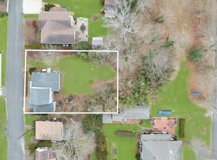 515 3rd St, New Suffolk, NY 11956