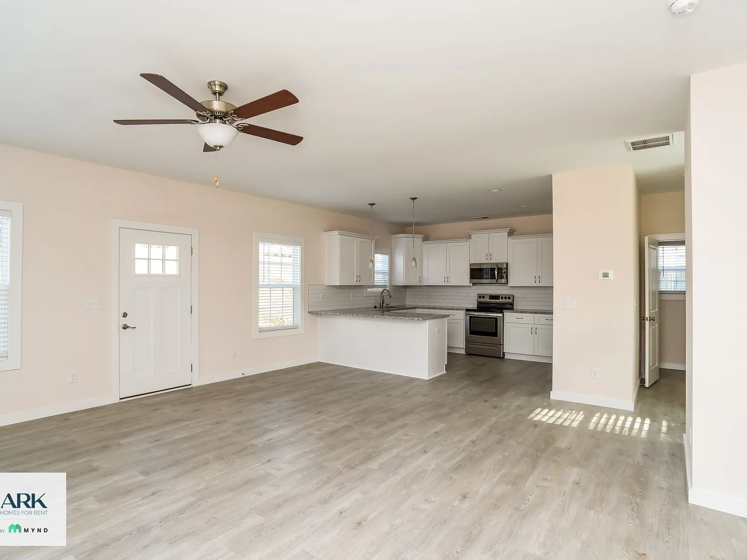 4 bed, 2.5 bath, 1738 sqft, $2,057 — Photo 4