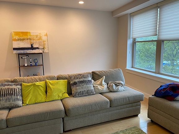 5th image of 323 Boylston St Unit 301