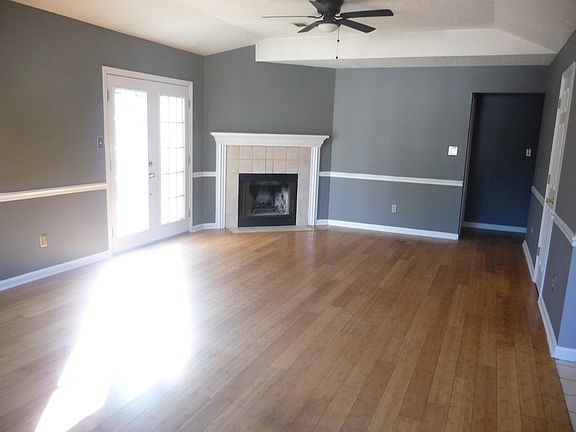 4th image of 832 S Willowick Drive